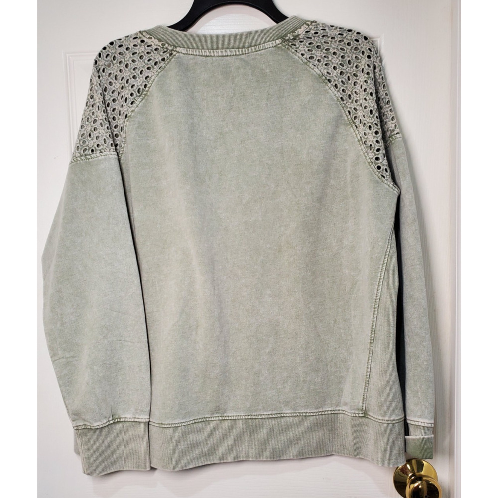 Jane & Delancey Womens Large Sage Green Sweatshirt Eyelet Lace Trim V Neck NWT - Picture 11 of 11